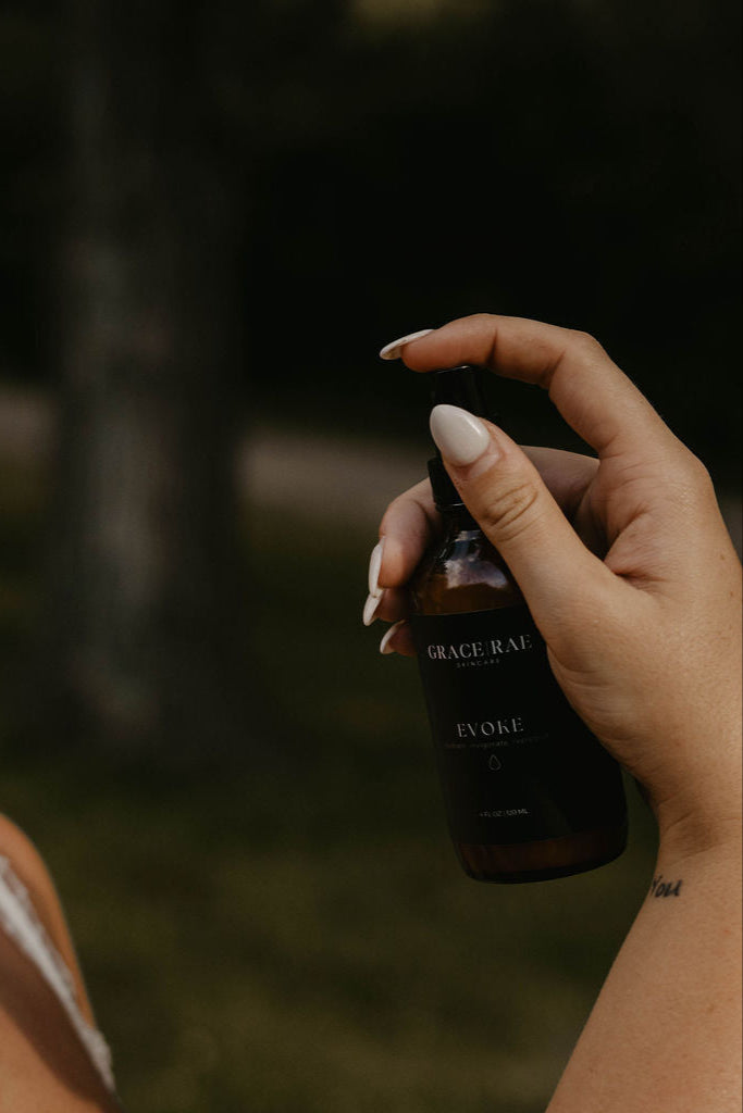 Water-light essence with brightening natural actives